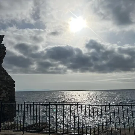Monolocale La Torre 公寓